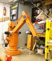Asea IRB6, världens första helt elektroniskt drivna industrirobot - stor bild rogic-575x431